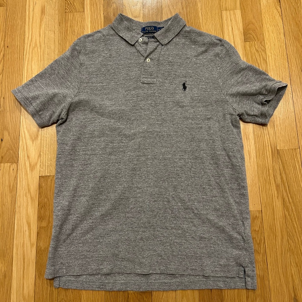 Men’s Polo, short sleeve, size small, grey.